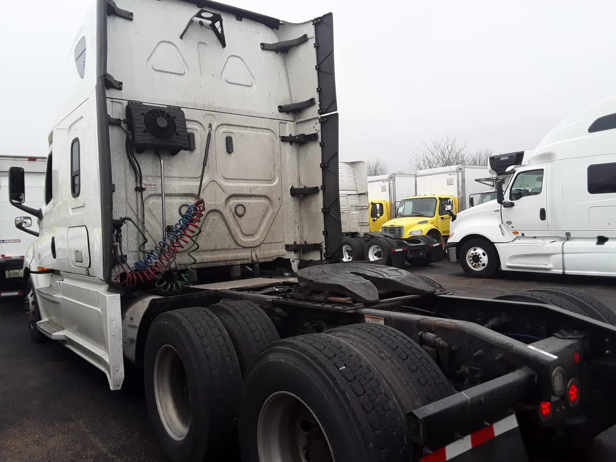 2020 Freightliner Cascadia - image 6