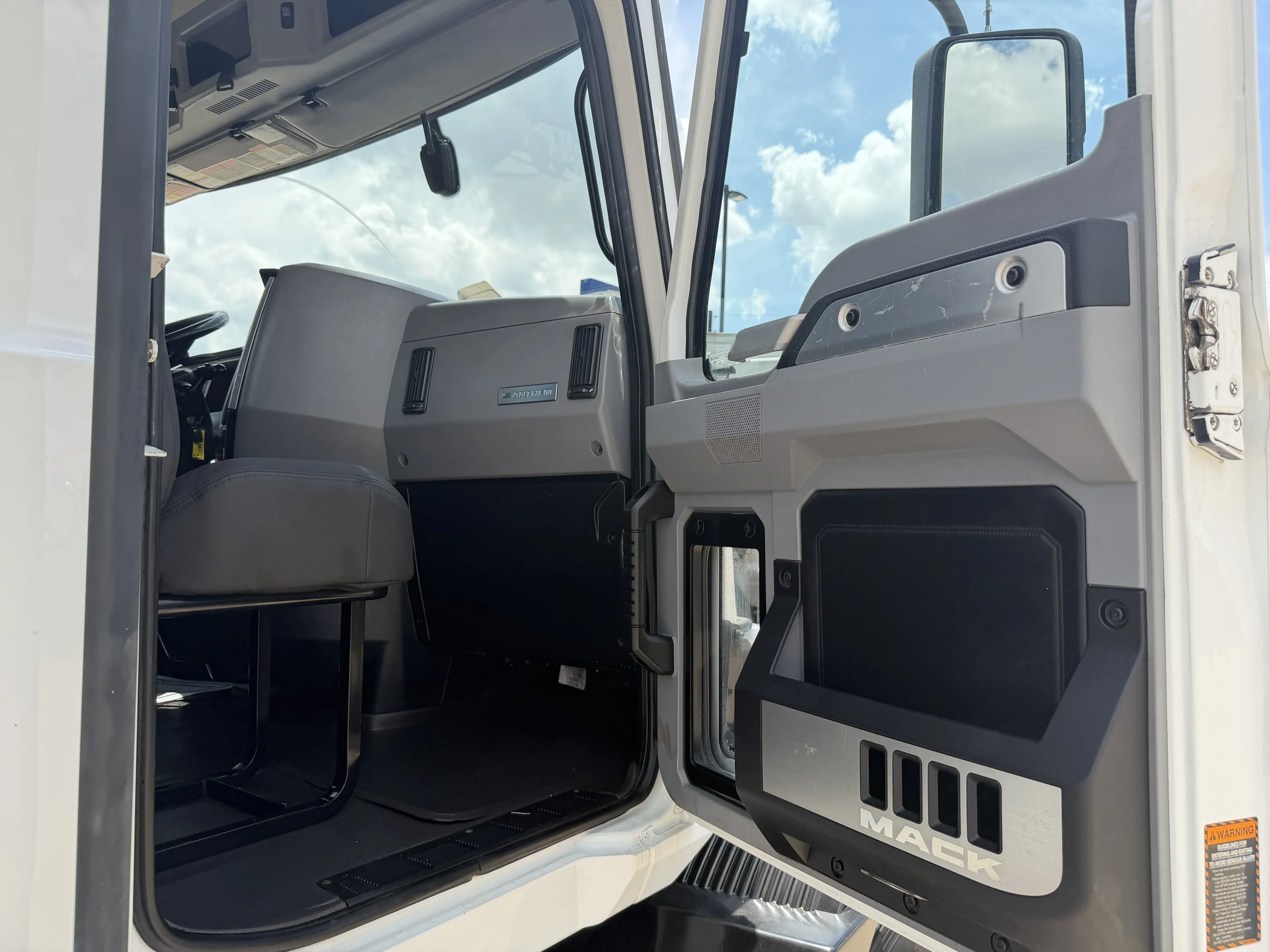 2019 Mack Anthem in Houston, TX — photo 11