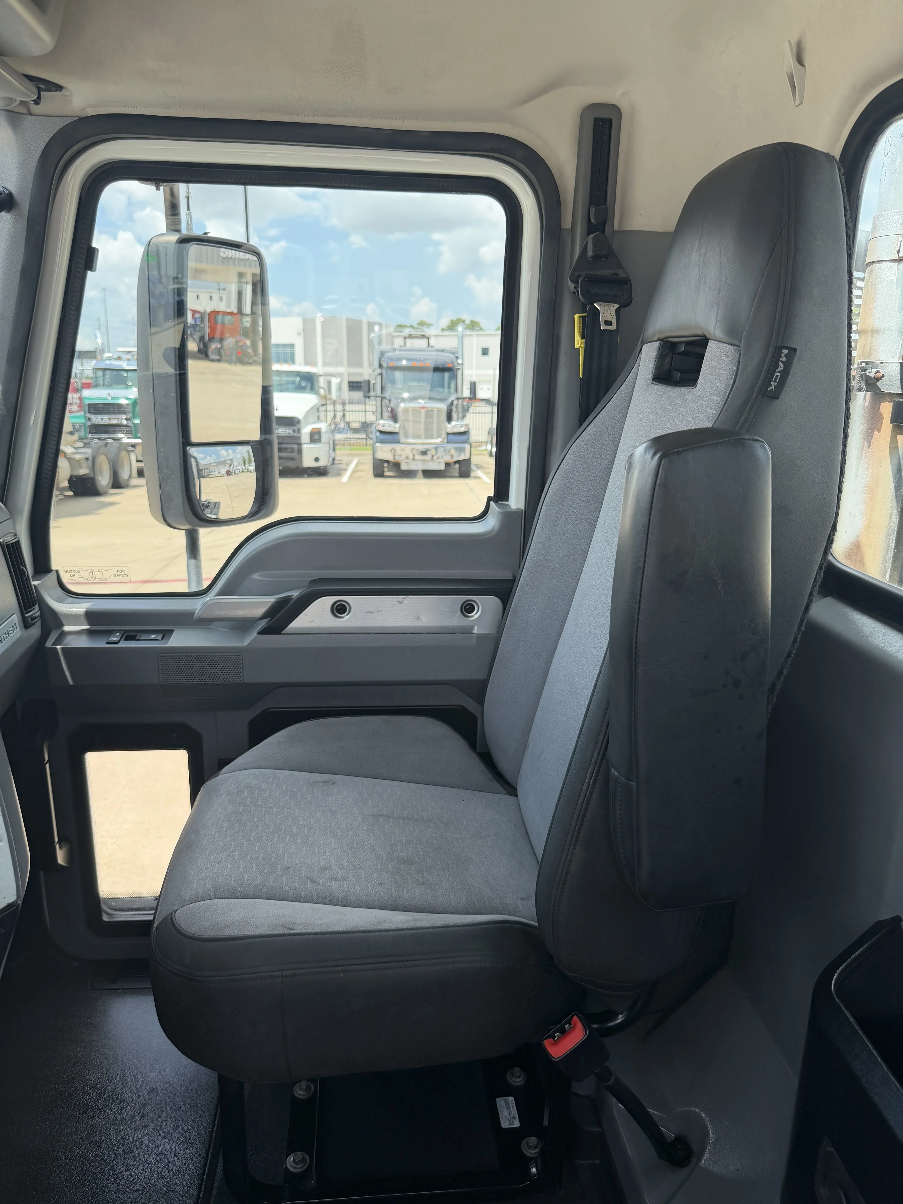 2019 Mack Anthem in Houston, TX — photo 10