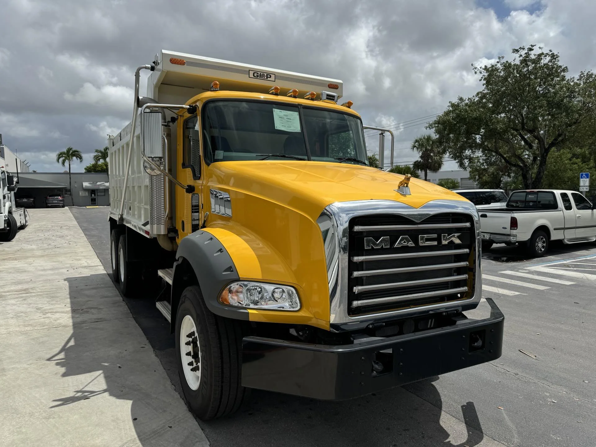 2023 Mack Granite - image 2