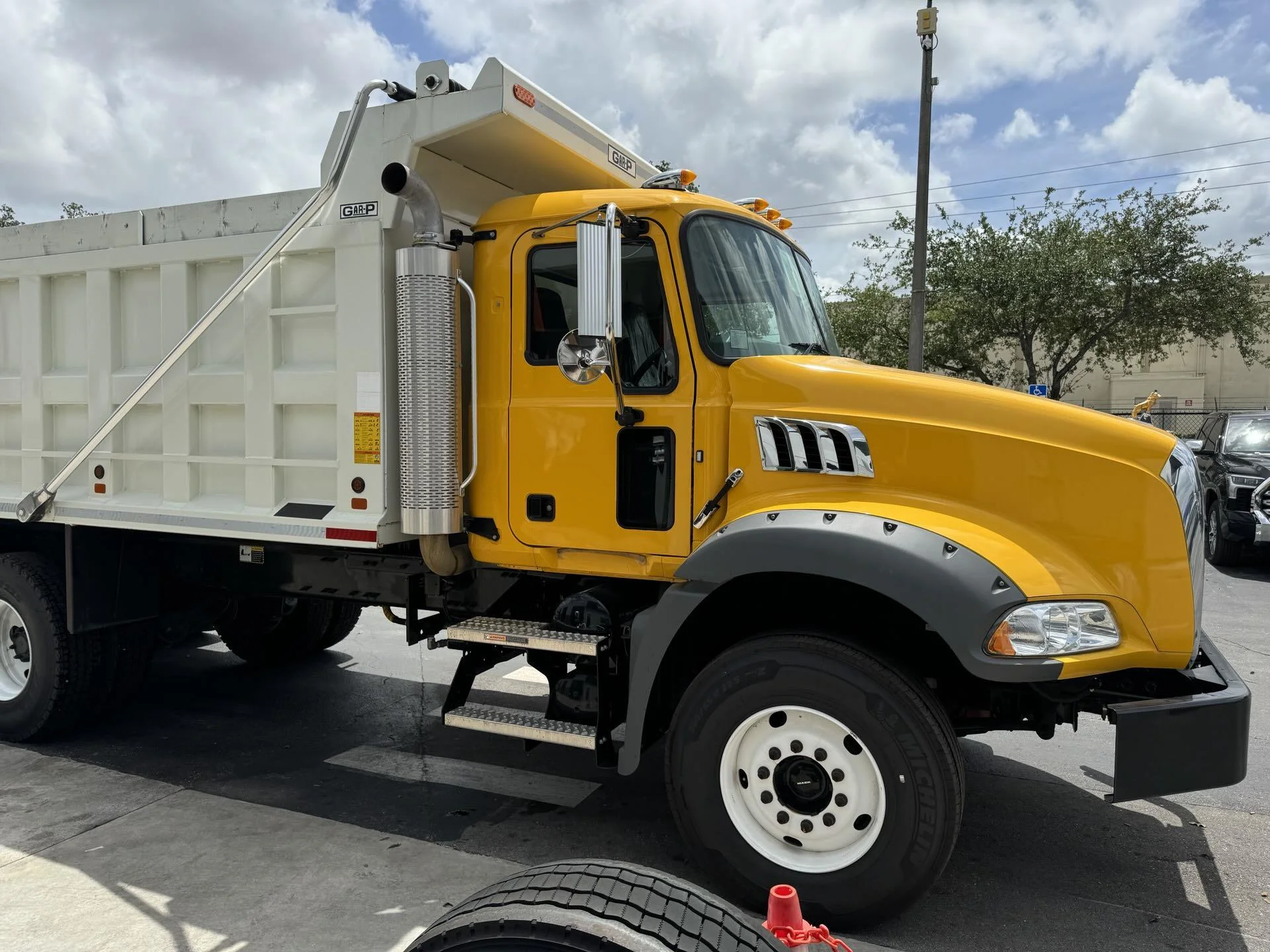 2023 Mack Granite in Miami, FL — photo 3