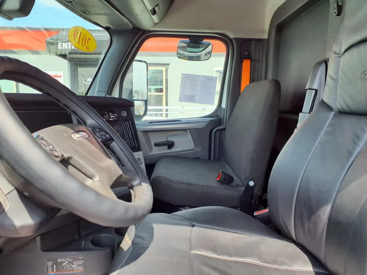 2019 Freightliner Cascadia in Clarksville, IN — photo 7
