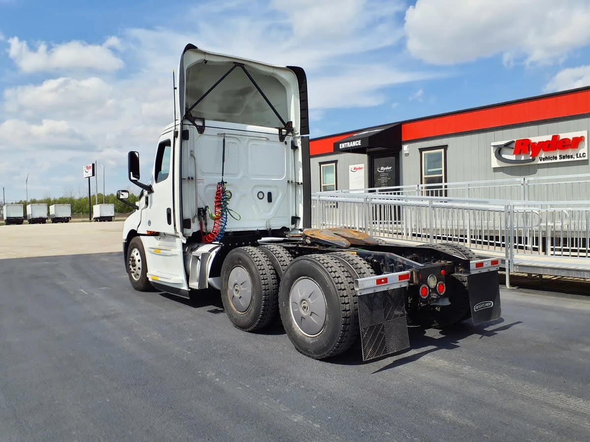 2019 Freightliner Cascadia in Clarksville, IN — photo 6