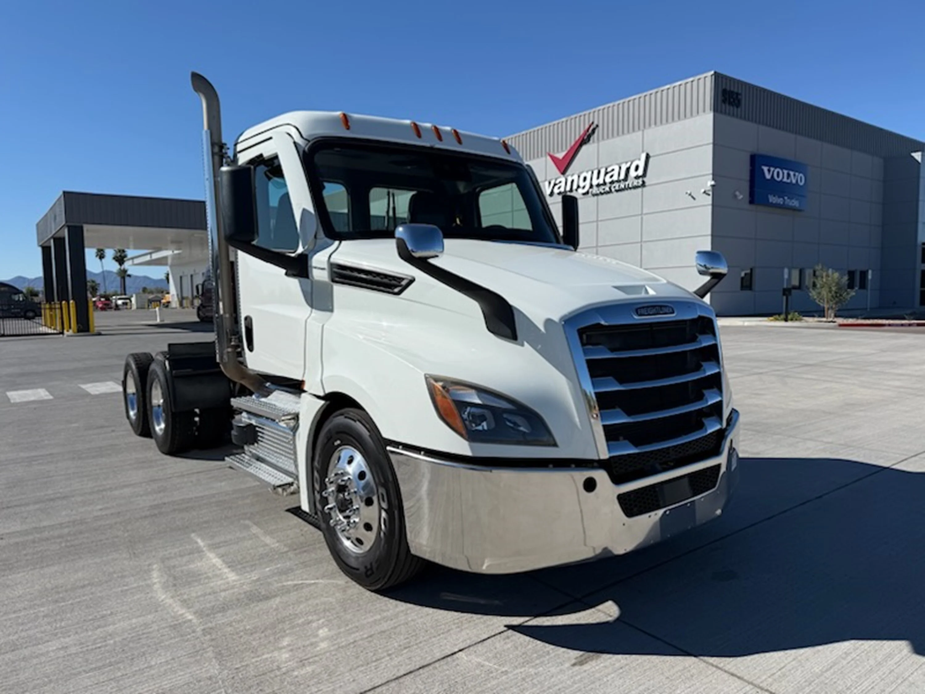 2021 Freightliner Cascadia - image 2