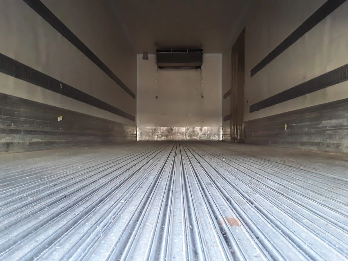 2016 International 4300 - image 9