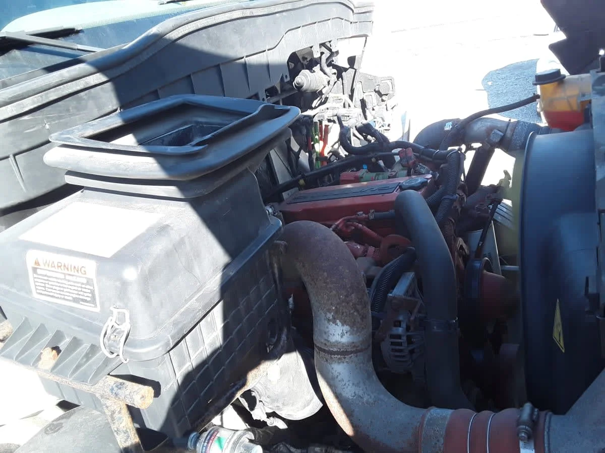 2016 International 4300 - image 11