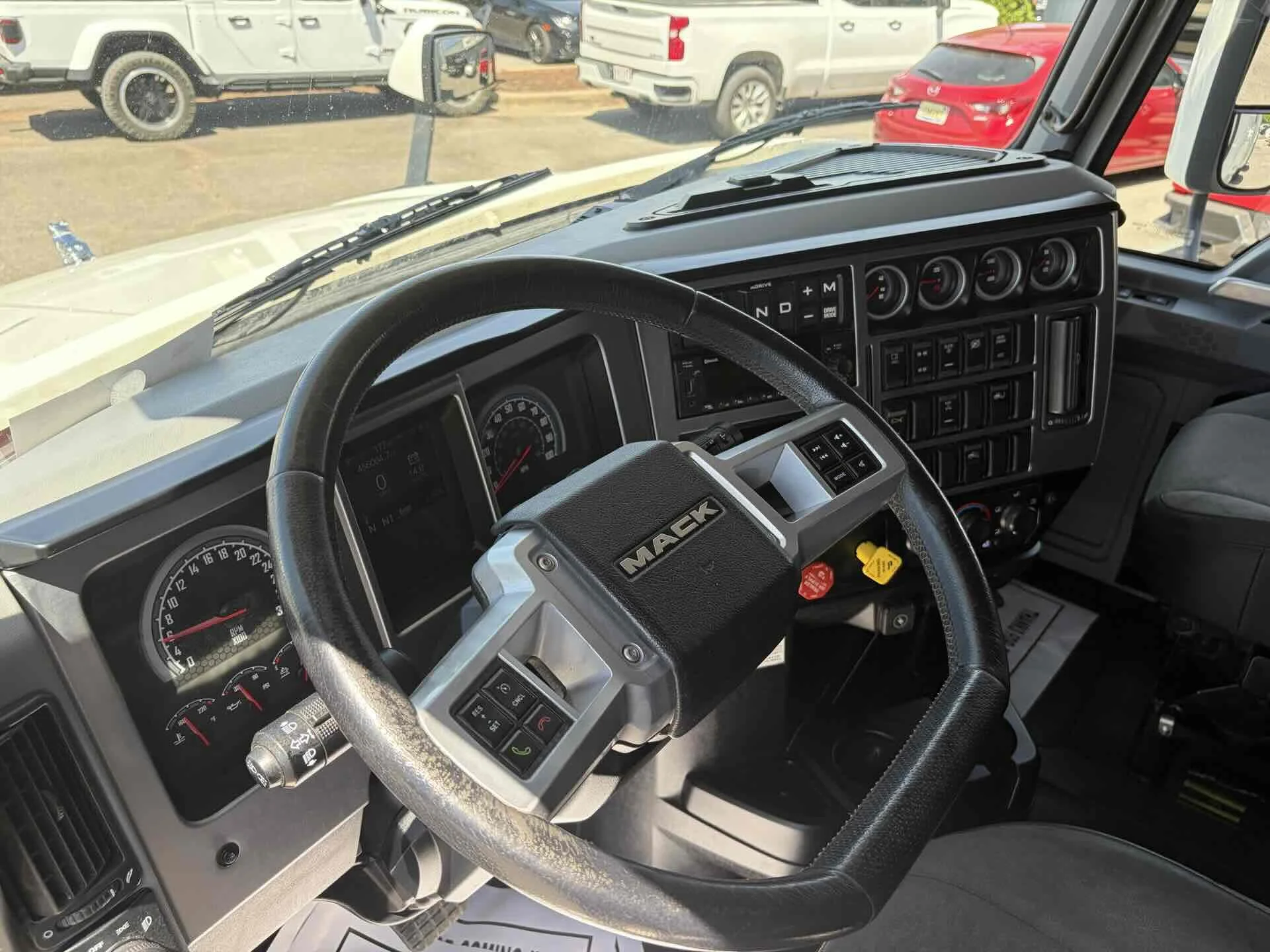 2023 Mack Anthem - image 10