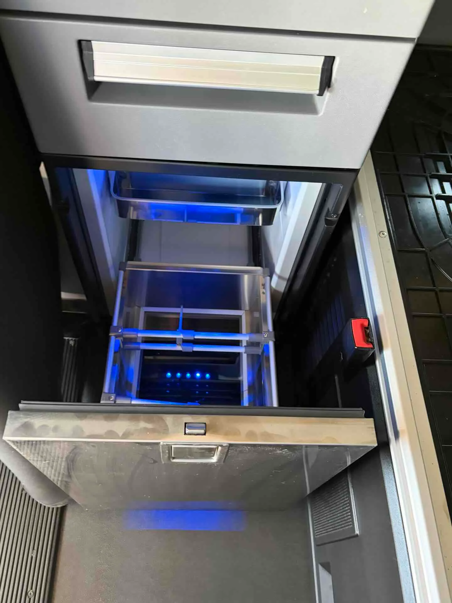 2023 Mack Anthem - image 15