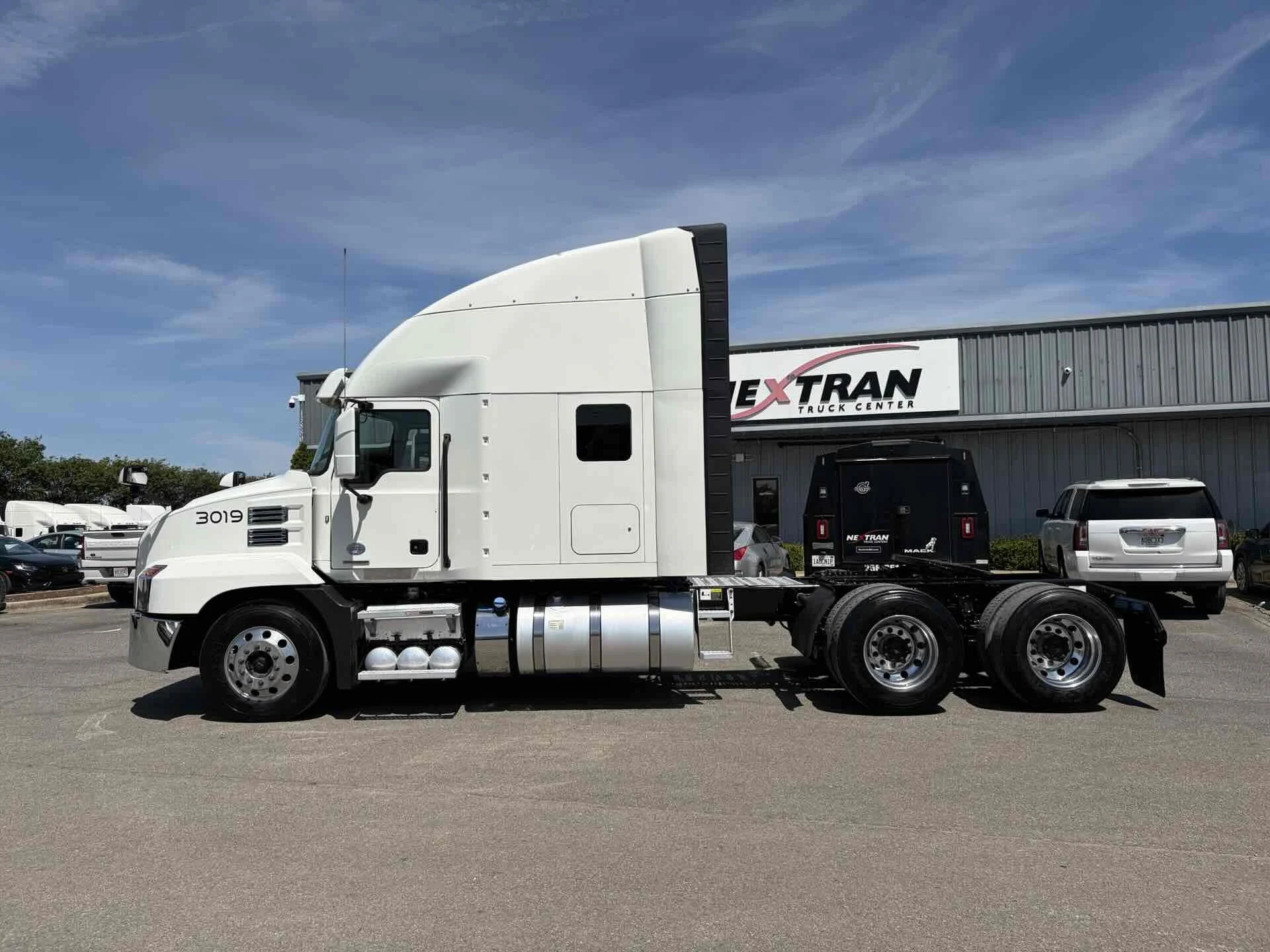 2023 Mack Anthem - image 8