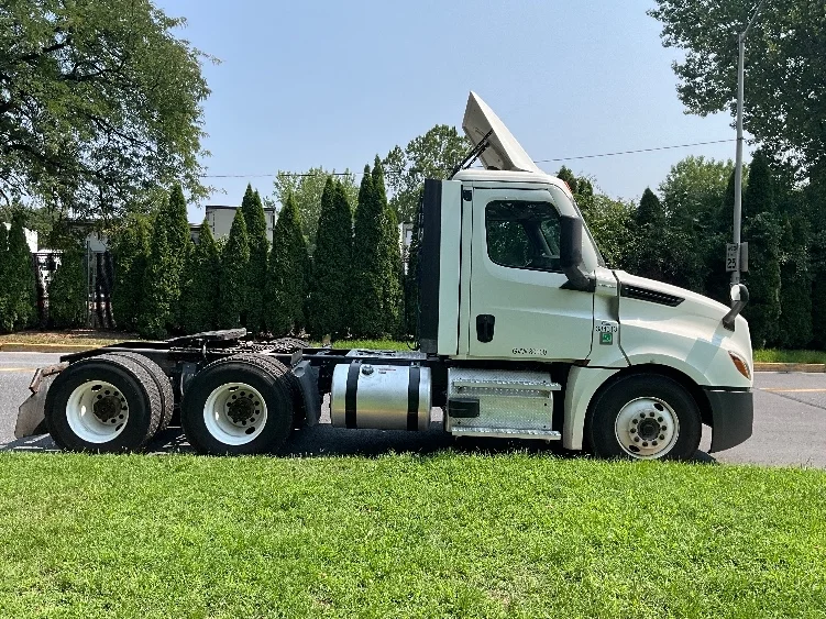 2021 Freightliner Cascadia in Reading, PA — photo 8