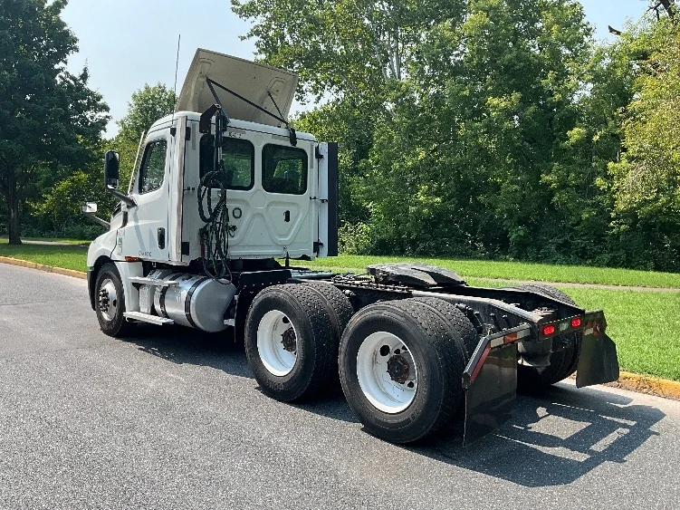 2021 Freightliner Cascadia in Reading, PA — photo 5