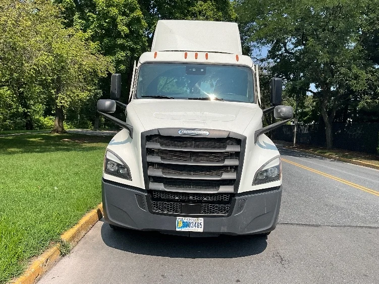 2021 Freightliner Cascadia in Reading, PA — photo 2