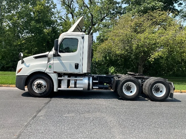 2021 Freightliner Cascadia in Reading, PA — photo 4
