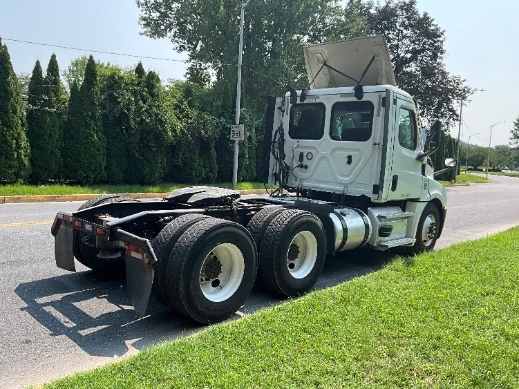 2021 Freightliner Cascadia in Reading, PA — photo 7