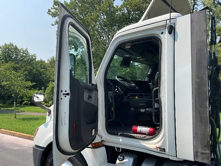 2021 Freightliner Cascadia in Reading, PA — photo 9