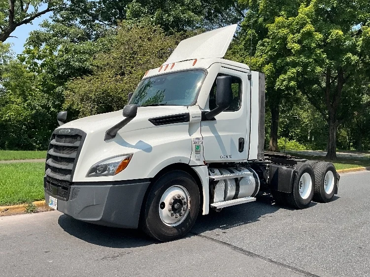 2021 Freightliner Cascadia in Reading, PA — photo 3