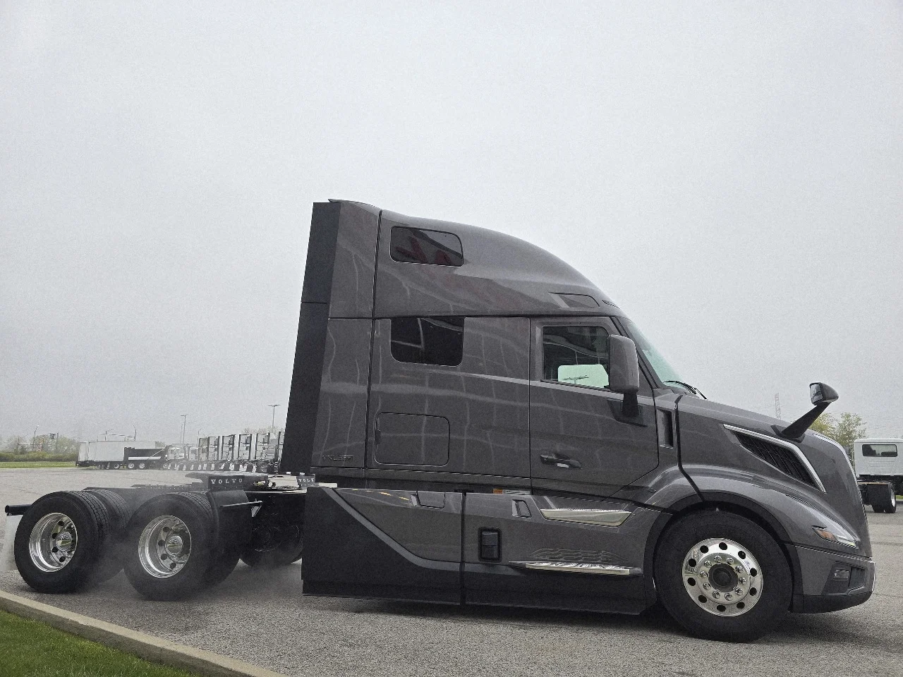 2026 Volvo VNL 660 in Toledo, OH — photo 3