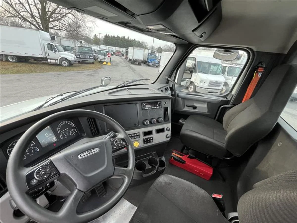 2020 Freightliner Cascadia in Beltsville, MD — photo 7