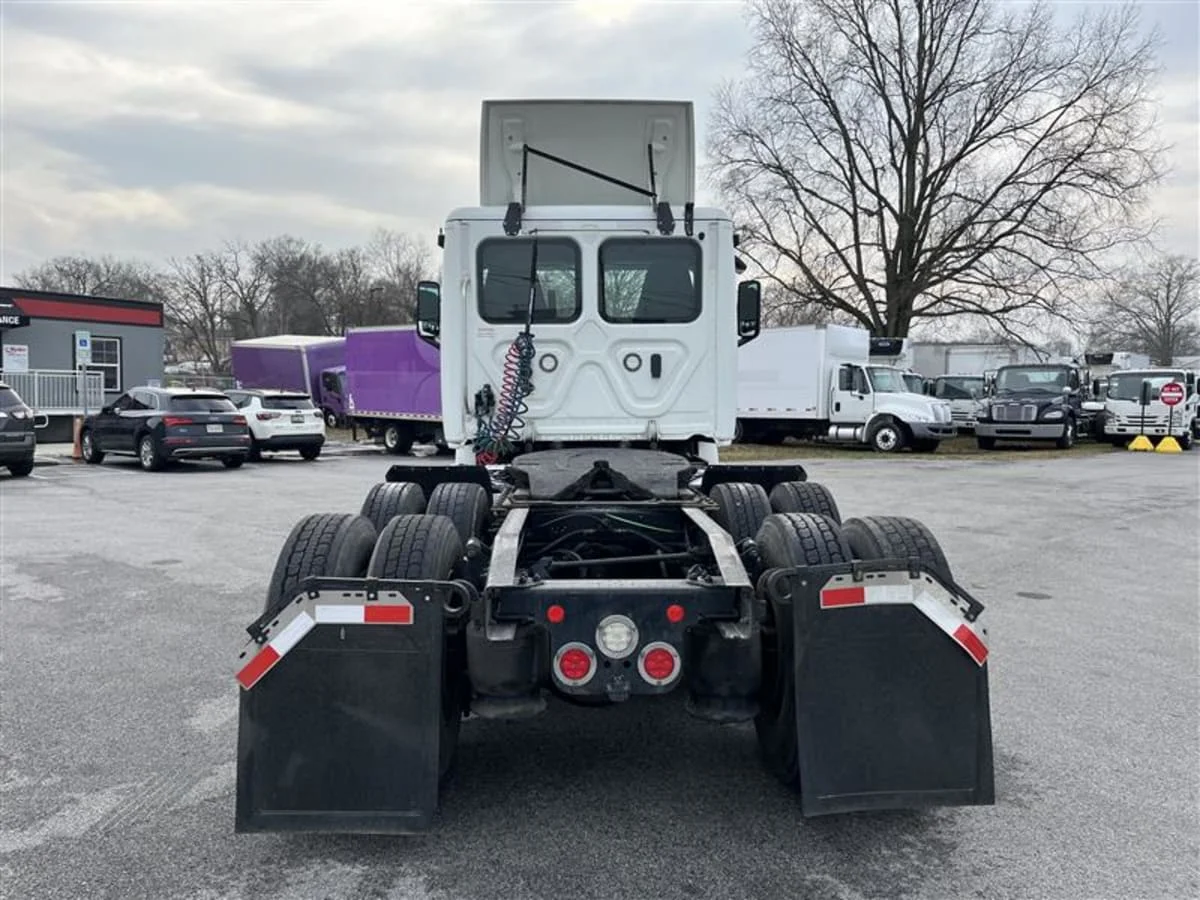 2020 Freightliner Cascadia in Beltsville, MD — photo 5