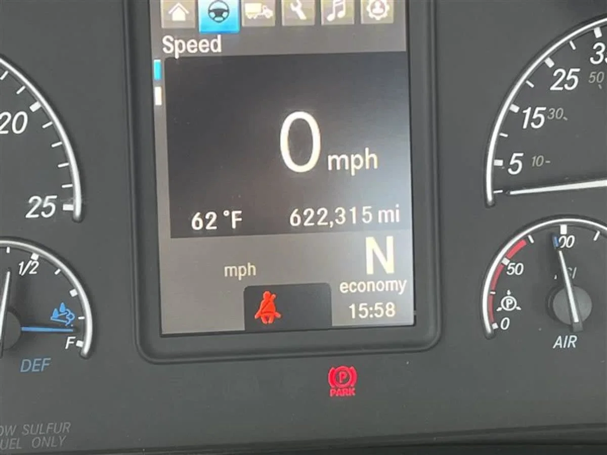 2020 Freightliner Cascadia in Beltsville, MD — photo 10