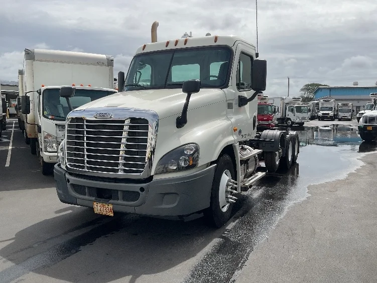 2018 Freightliner Cascadia - image 3