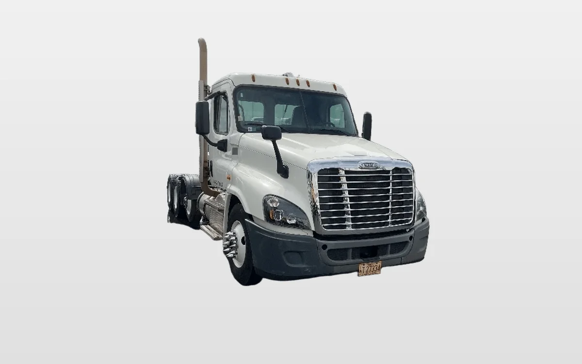 2018 Freightliner Cascadia - image 1
