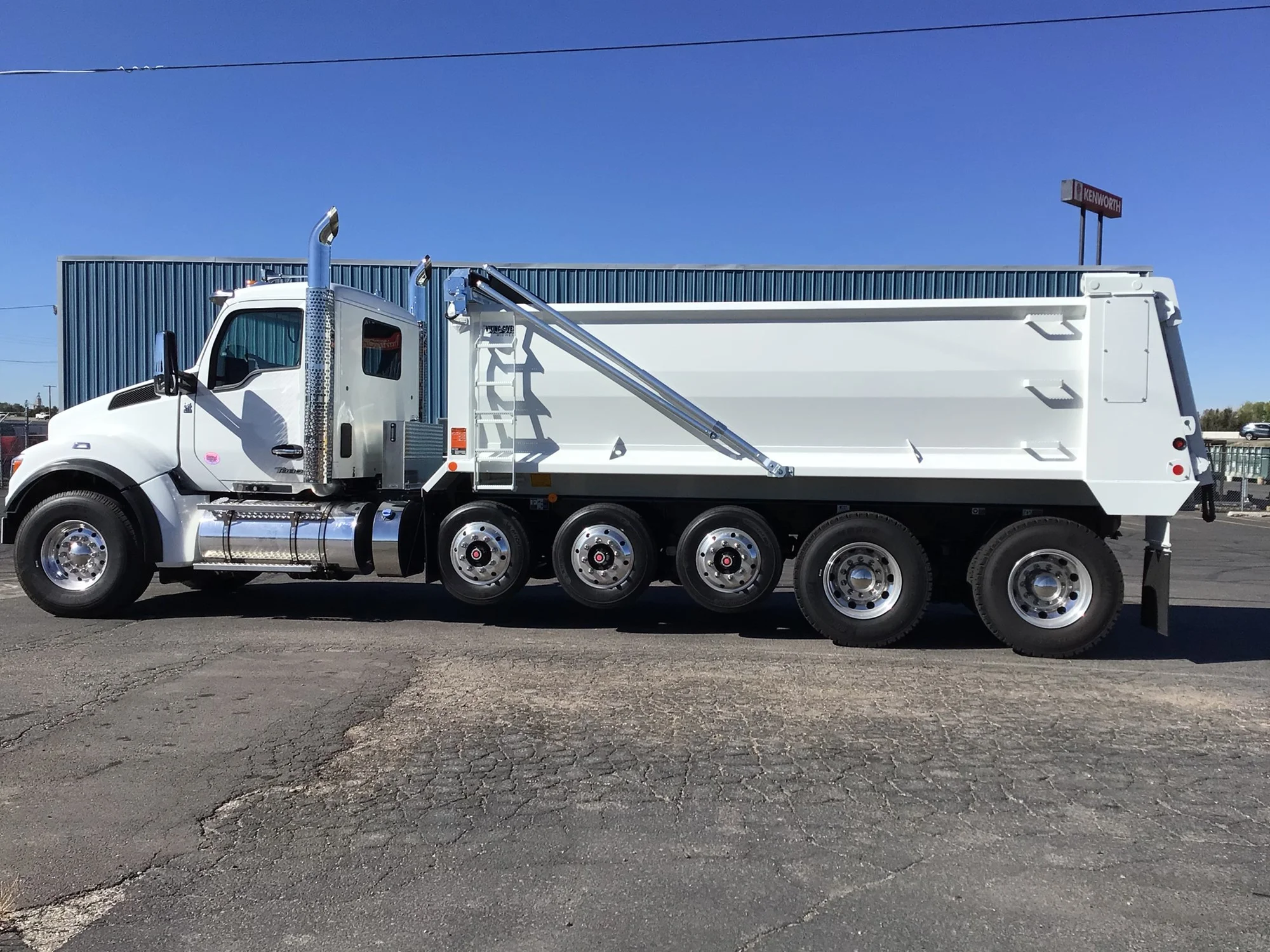 2026 Kenworth T880 - image 2