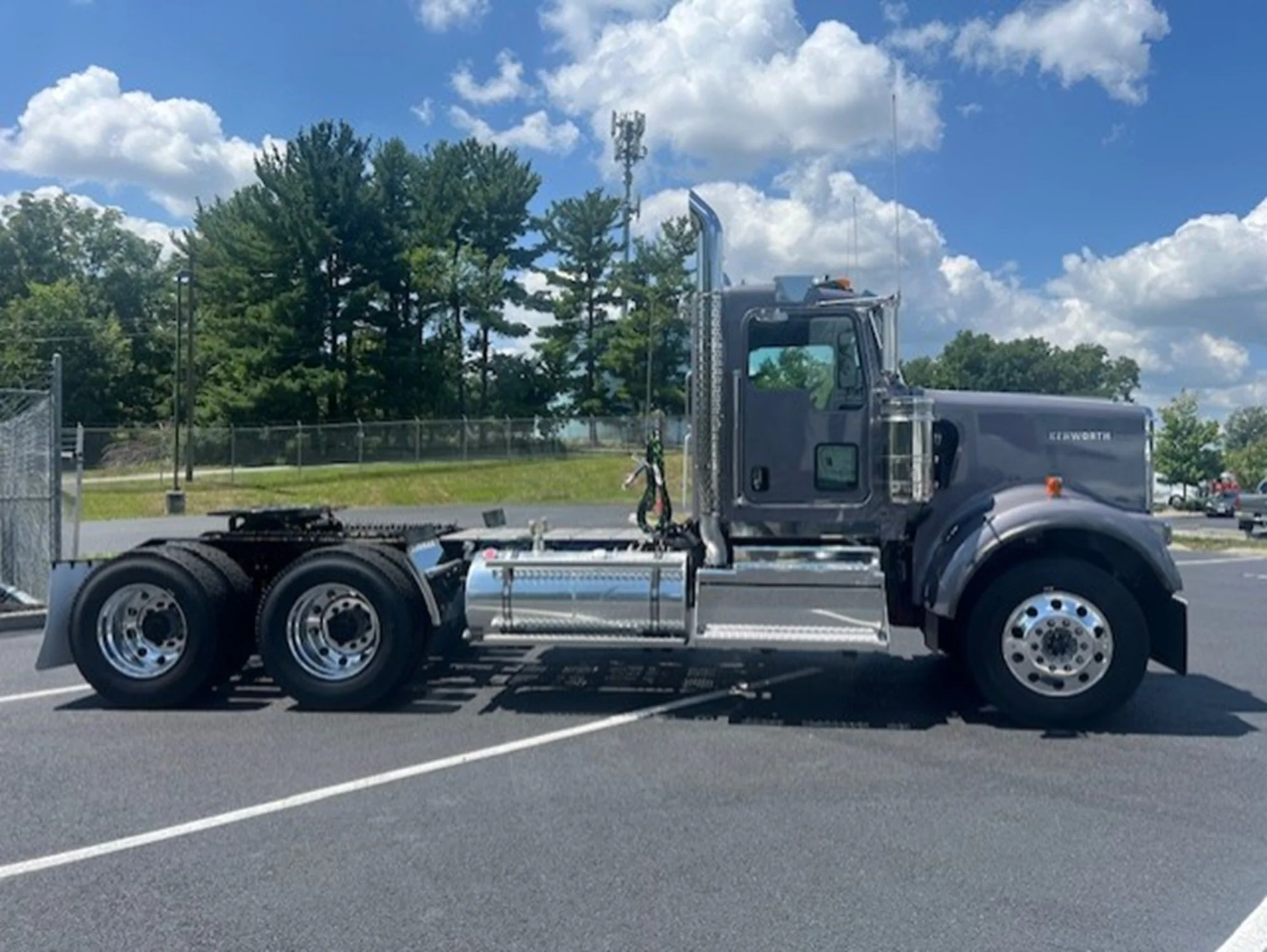 2027 Kenworth W900 in Hagerstown, MD — photo 4
