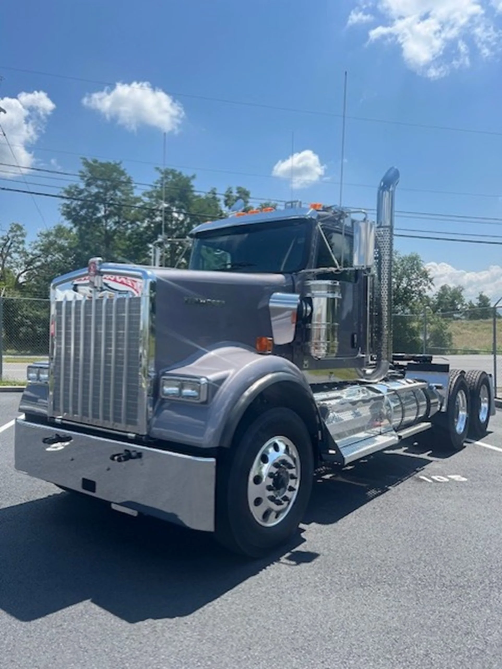 2027 Kenworth W900