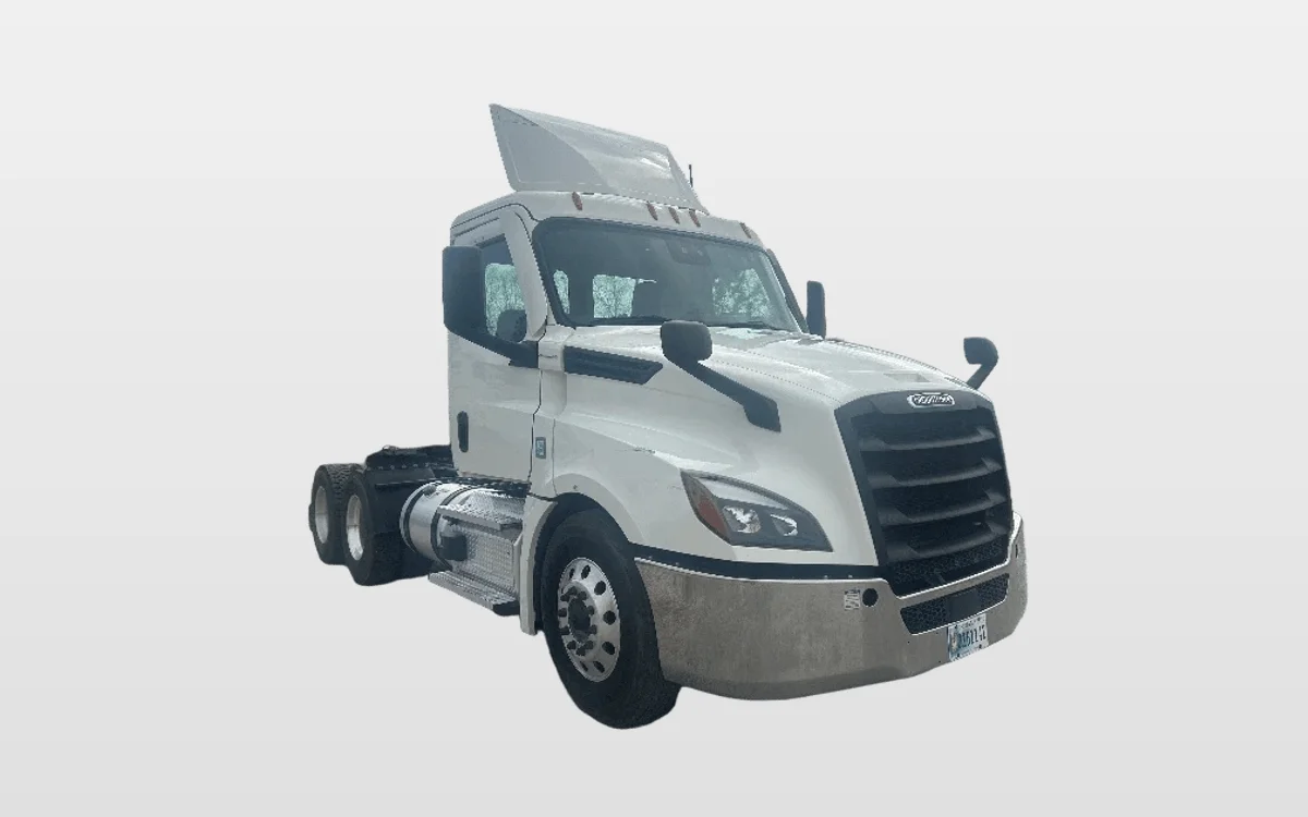 2021 Freightliner Cascadia - image 1