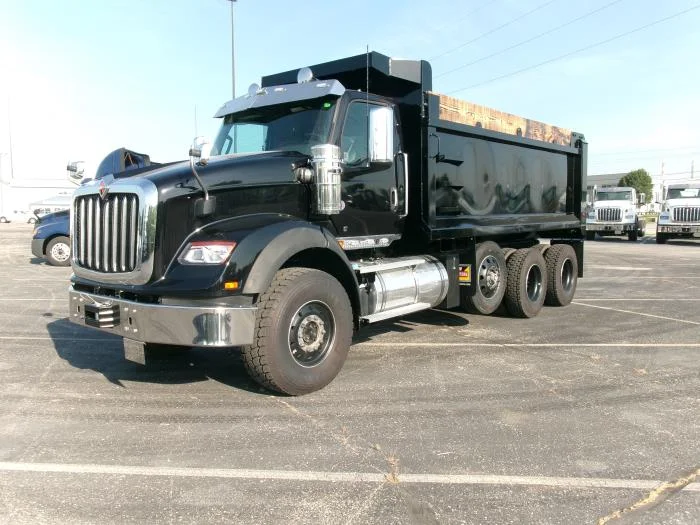 2026 International HX — photo 2