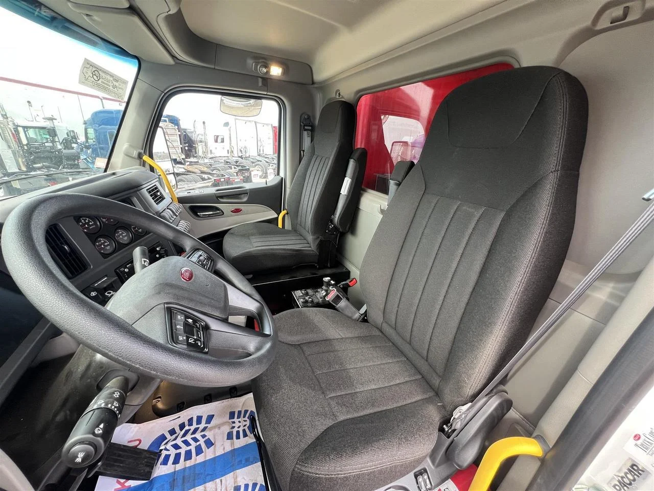 2025 Peterbilt 567 - image 9