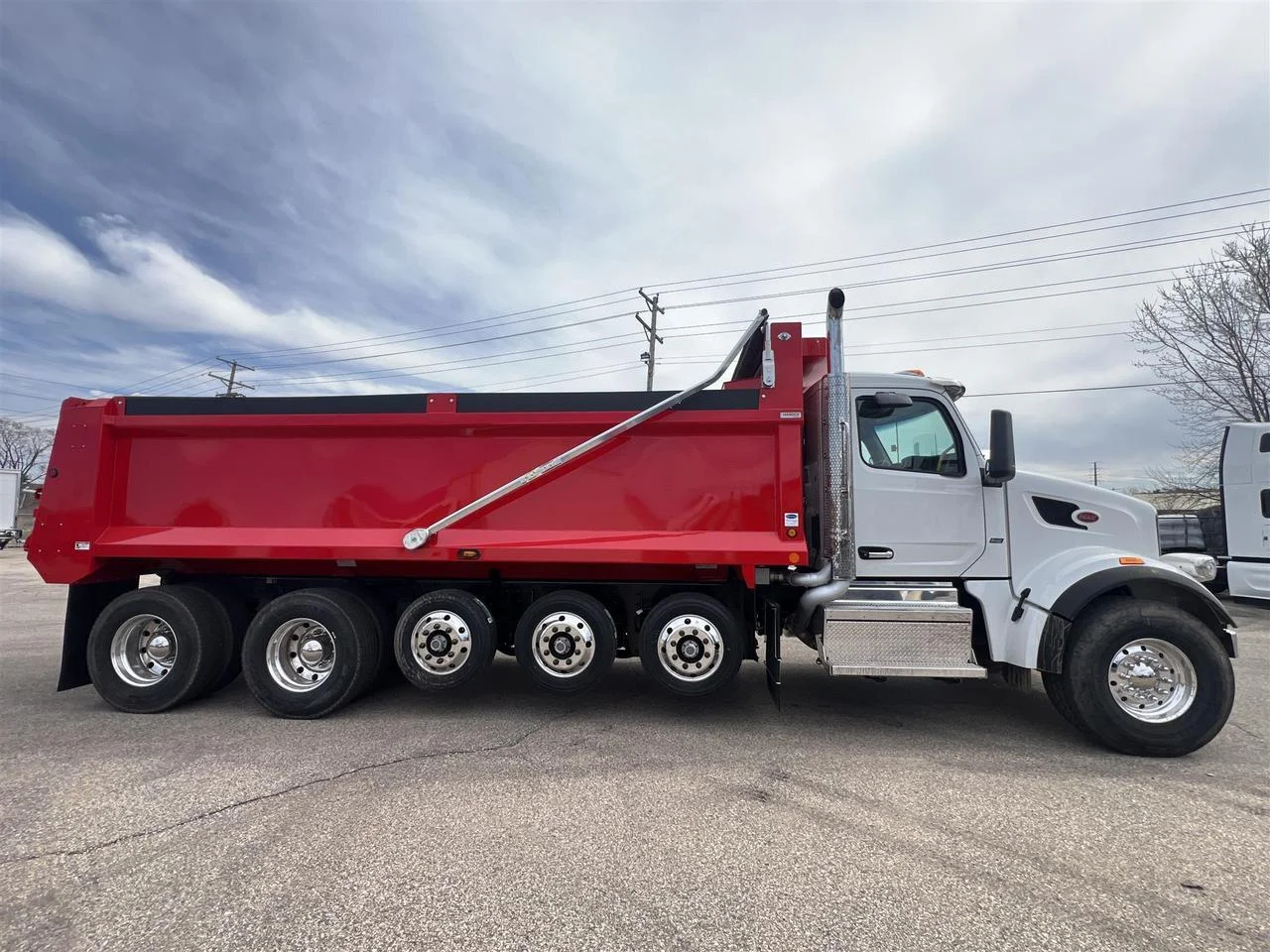 2025 Peterbilt 567 - image 4