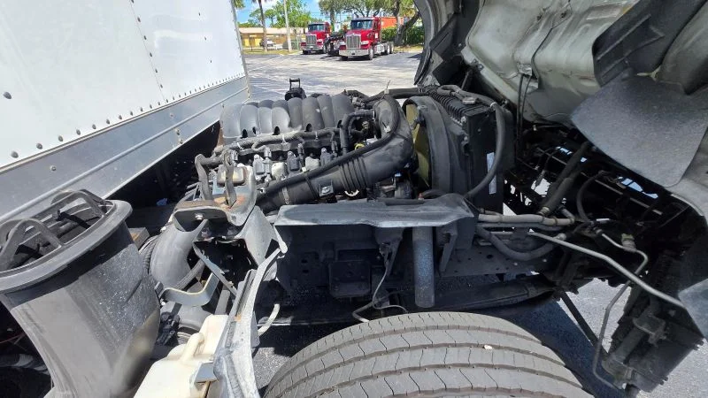 2021 Isuzu NPR in Fort Lauderdale, FL — photo 3
