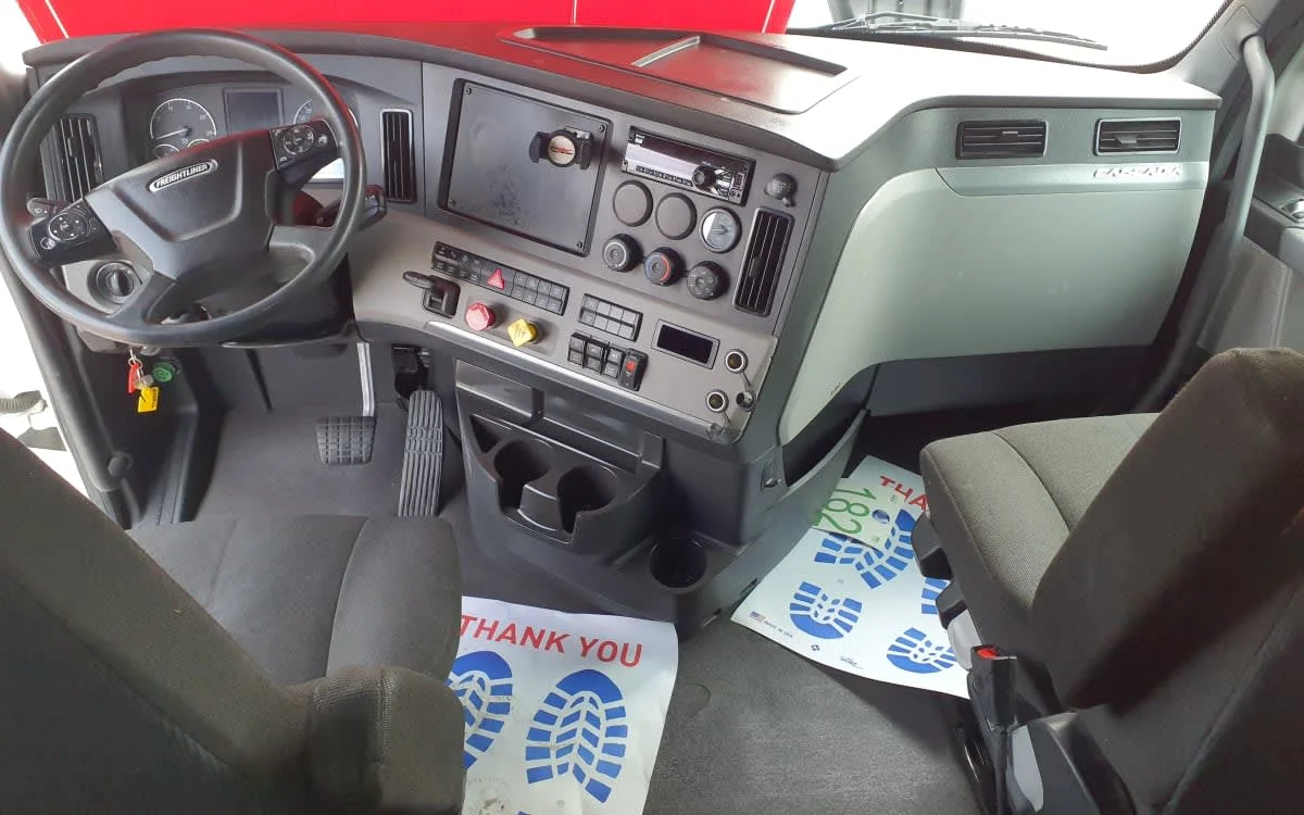 2020 Freightliner Cascadia - image 7