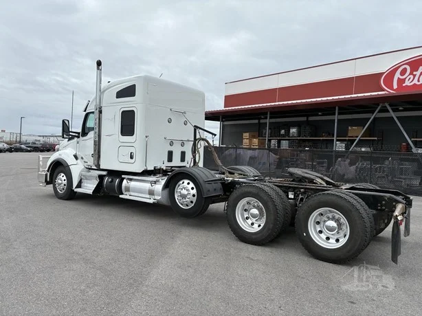 2020 Kenworth T880 - image 3