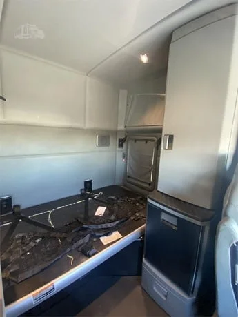 2020 Kenworth T880 - image 12