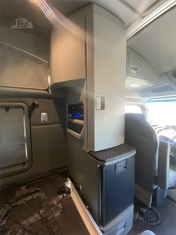 2020 Kenworth T880 - image 14