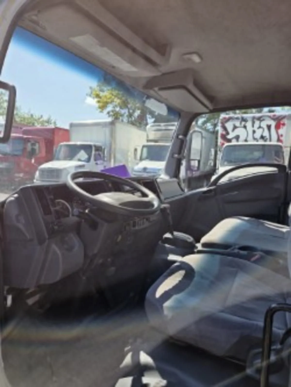 2018 Isuzu NRR - image 12