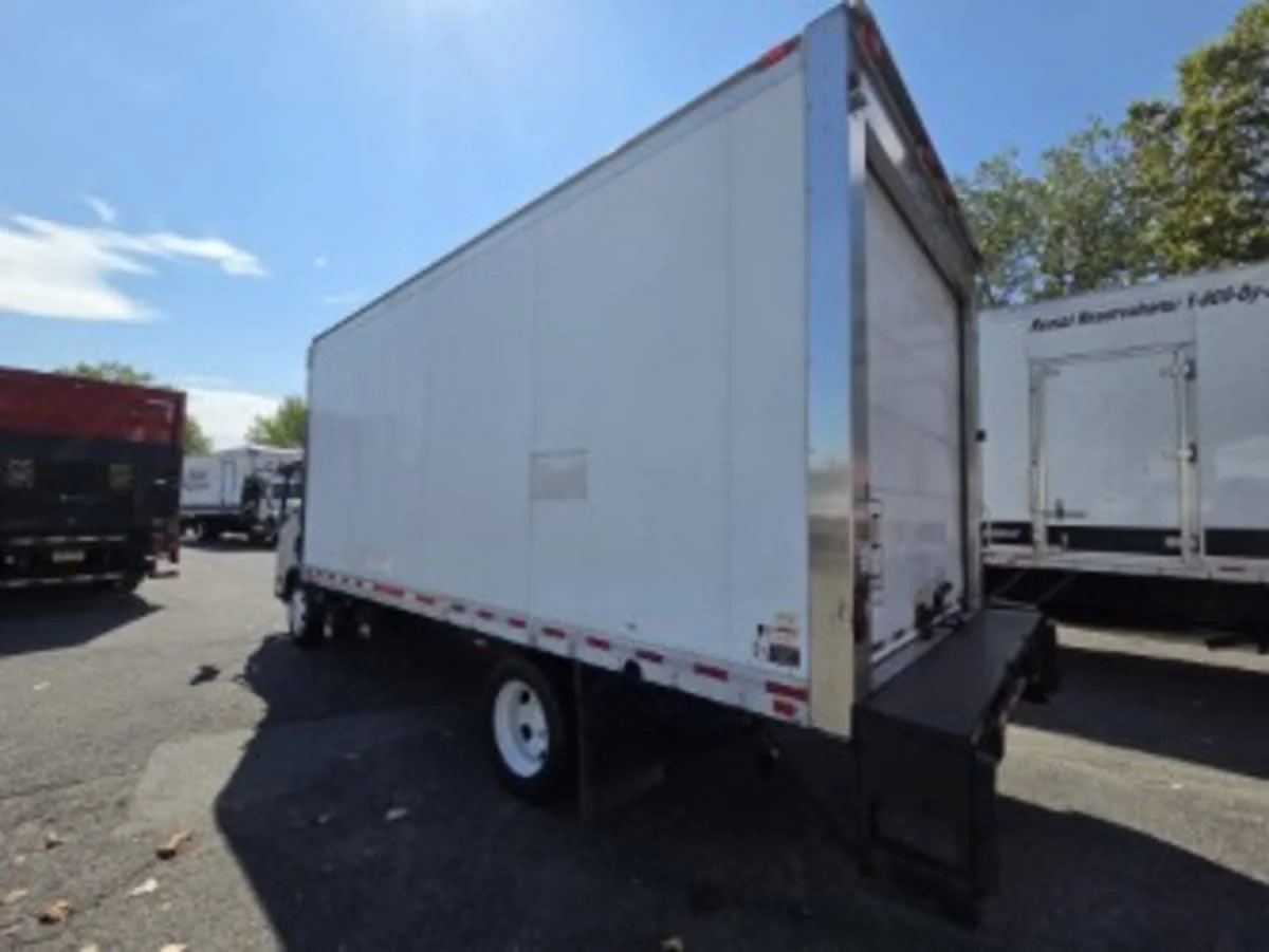 2018 Isuzu NRR - image 6