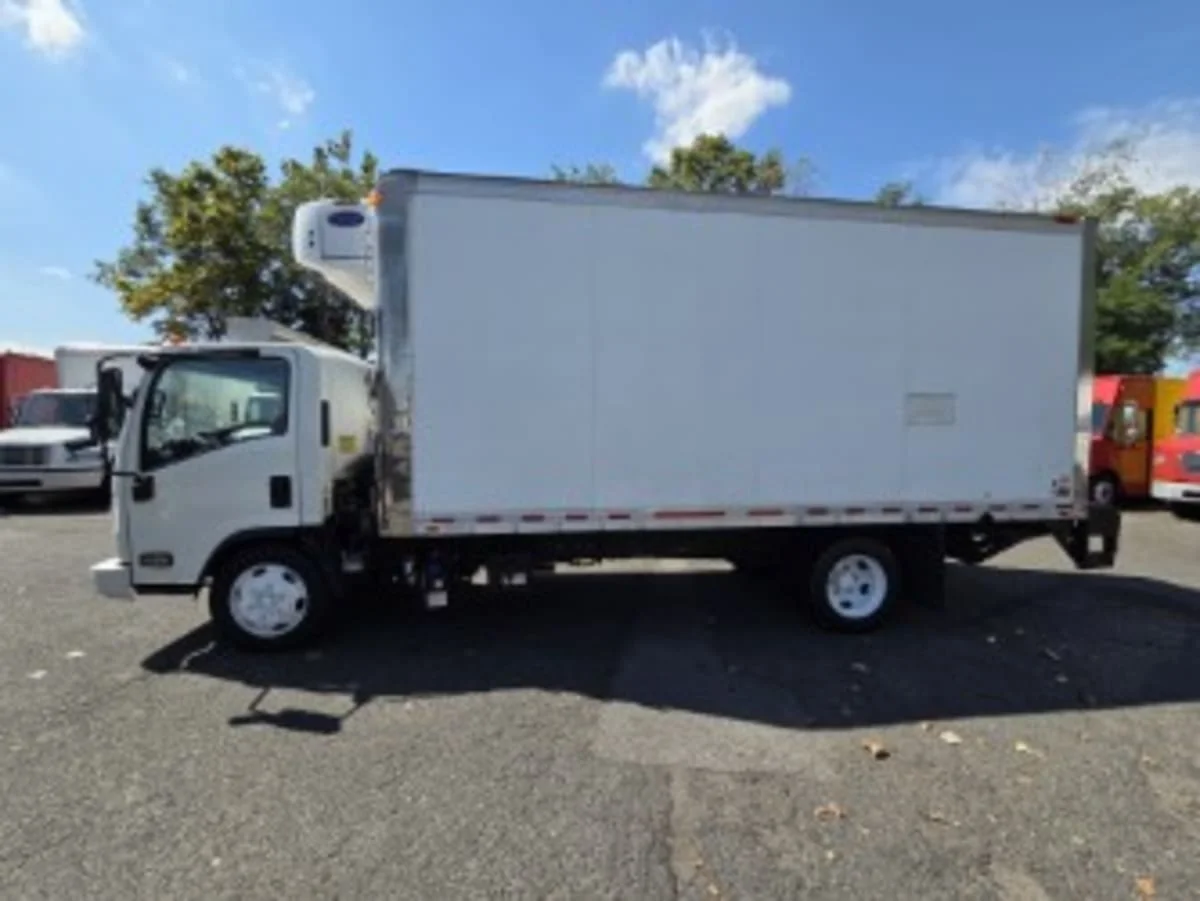 2018 Isuzu NRR - image 5