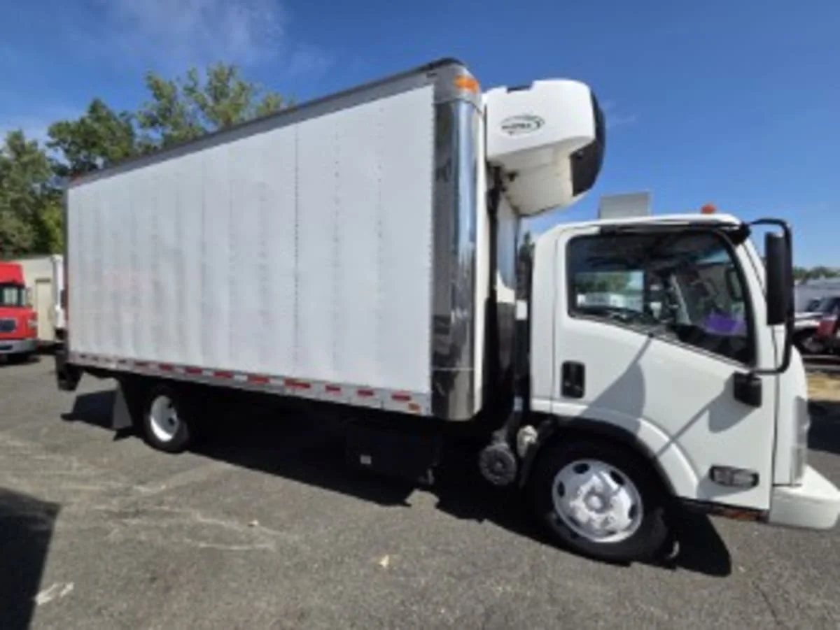 2018 Isuzu NRR in Newark, NJ — photo 4
