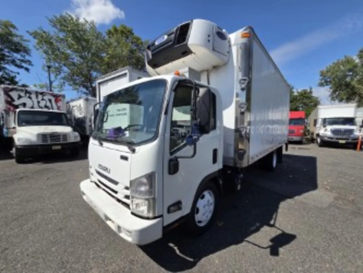 2018 Isuzu NRR in Newark, NJ — photo 3
