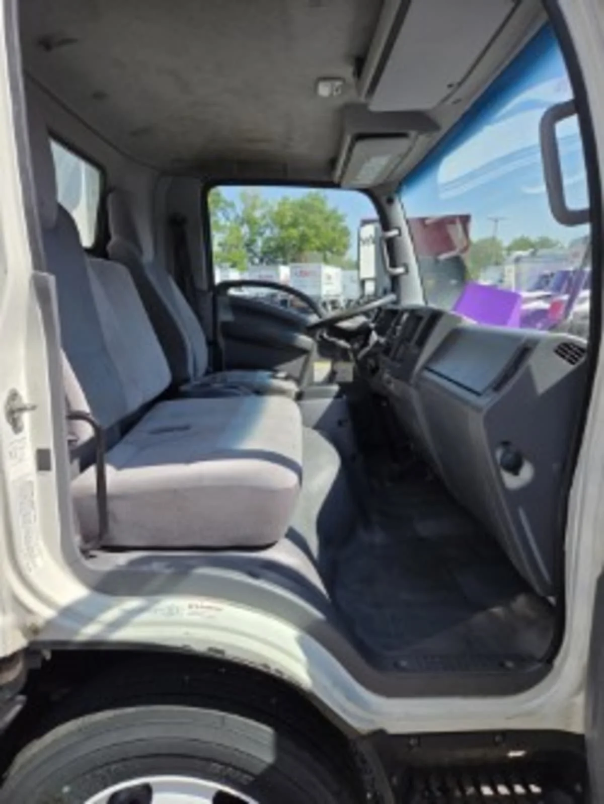 2018 Isuzu NRR in Newark, NJ — photo 10
