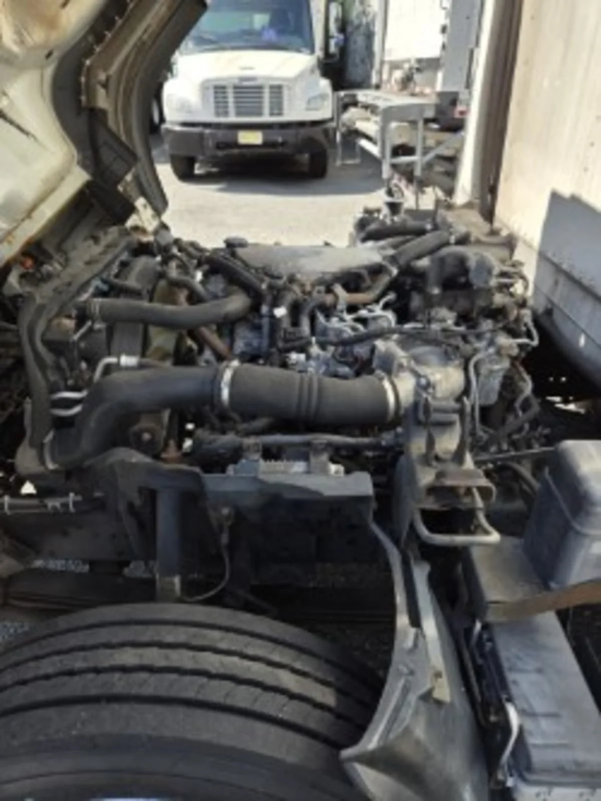 2018 Isuzu NRR in Newark, NJ — photo 13