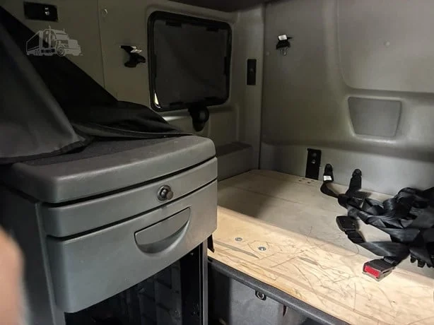 2022 International LT in Portland, OR — photo 19