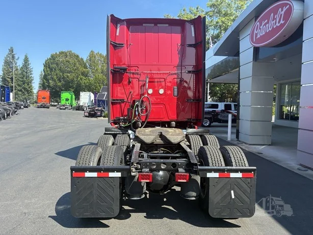 2022 International LT in Portland, OR — photo 4