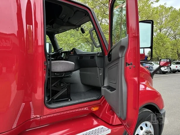 2022 International LT in Portland, OR — photo 9