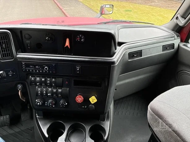 2022 International LT in Portland, OR — photo 17