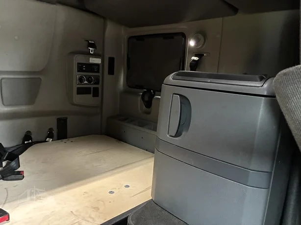 2022 International LT in Portland, OR — photo 20